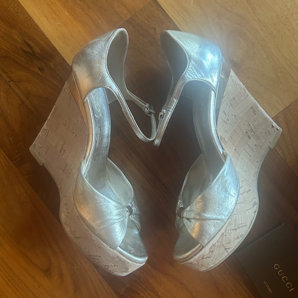 Gucci Silver Heels Luxury Design - Picture 2 of 9